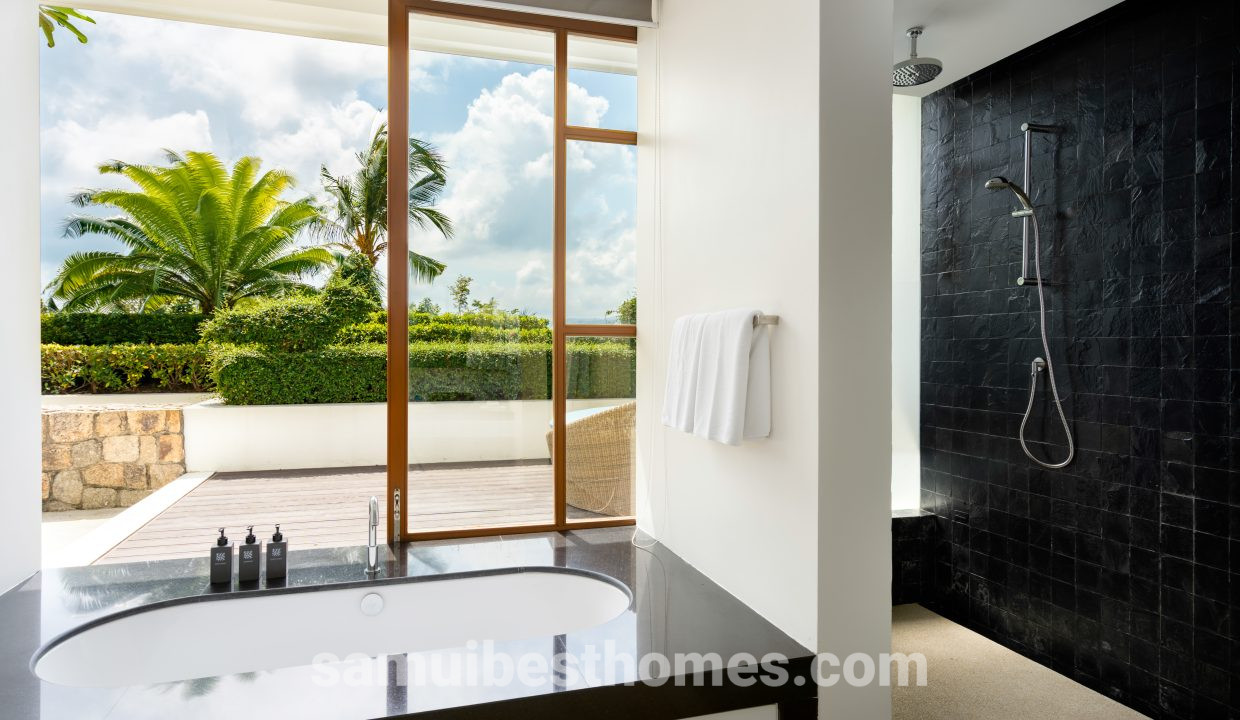 SMJ Villa 15 - Master Bathroom