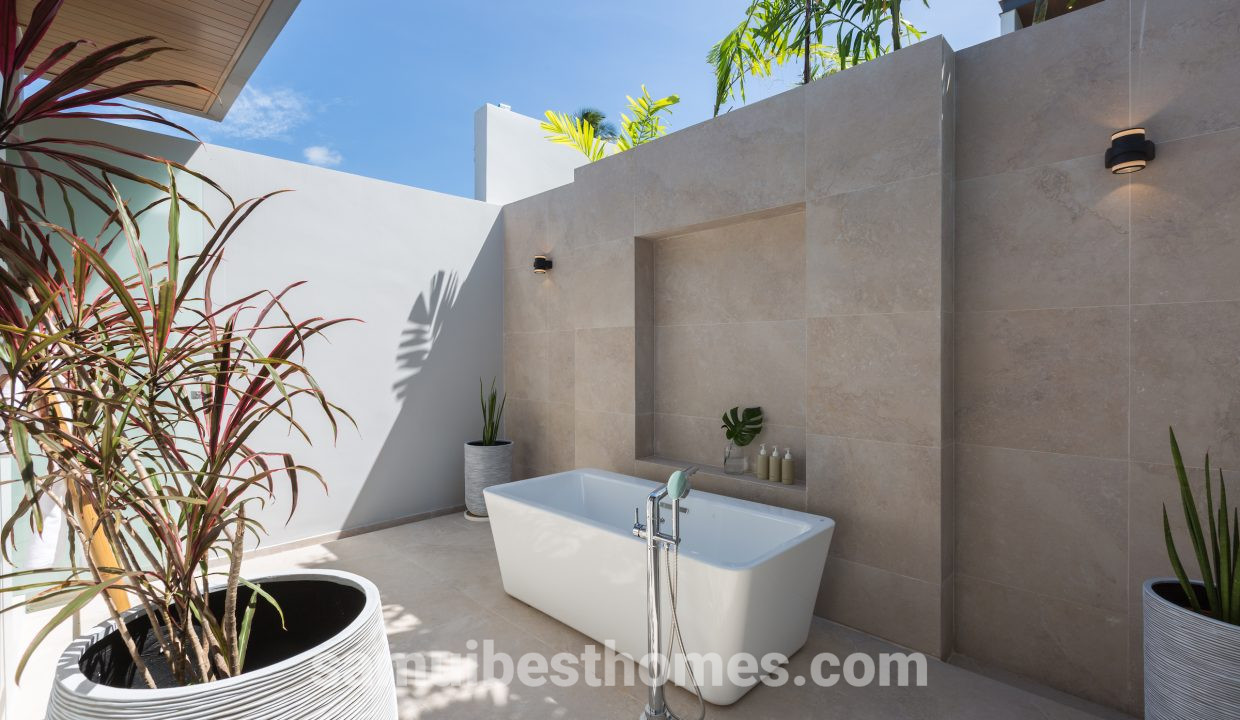 SeaRenity_Master_bathroom-12