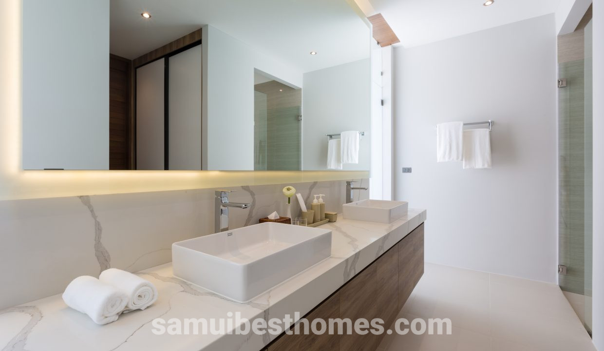 SeaRenity_Master_bathroom-4