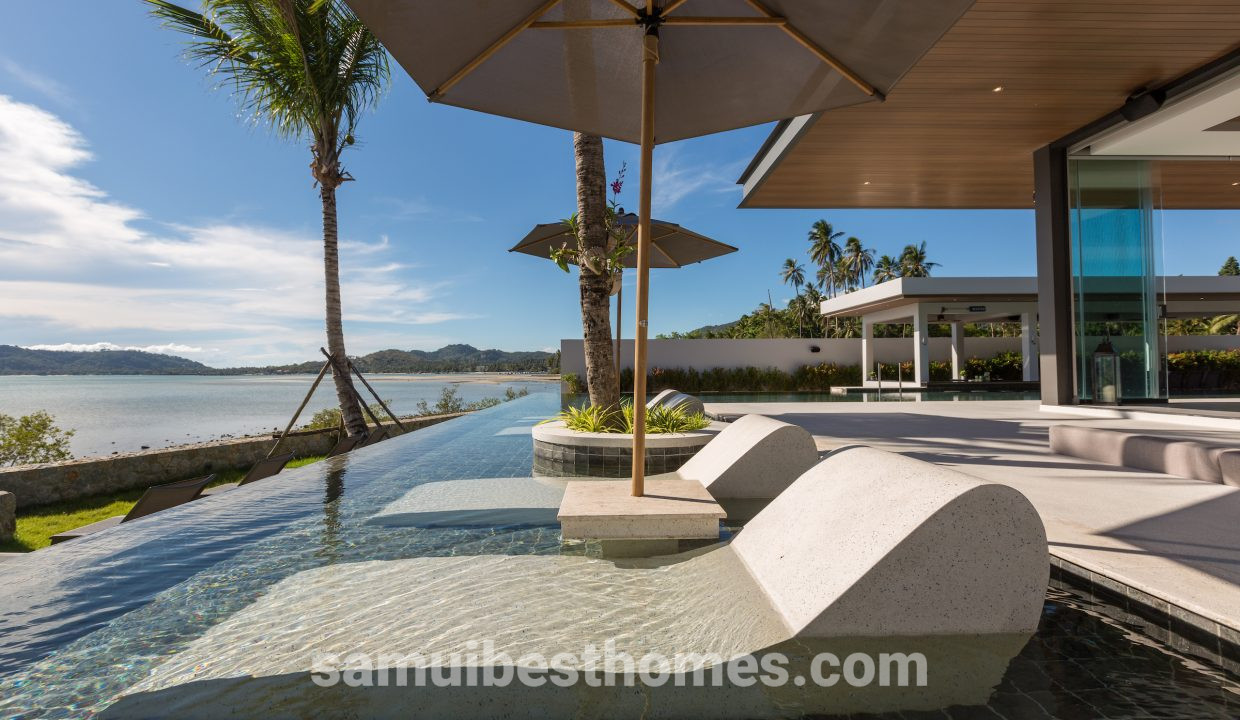 SeaRenity_pool_beds-4