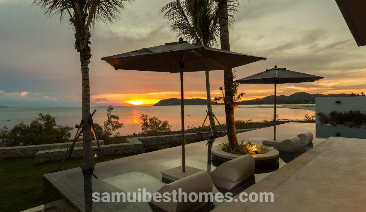 SeaRenity_pool_beds-8