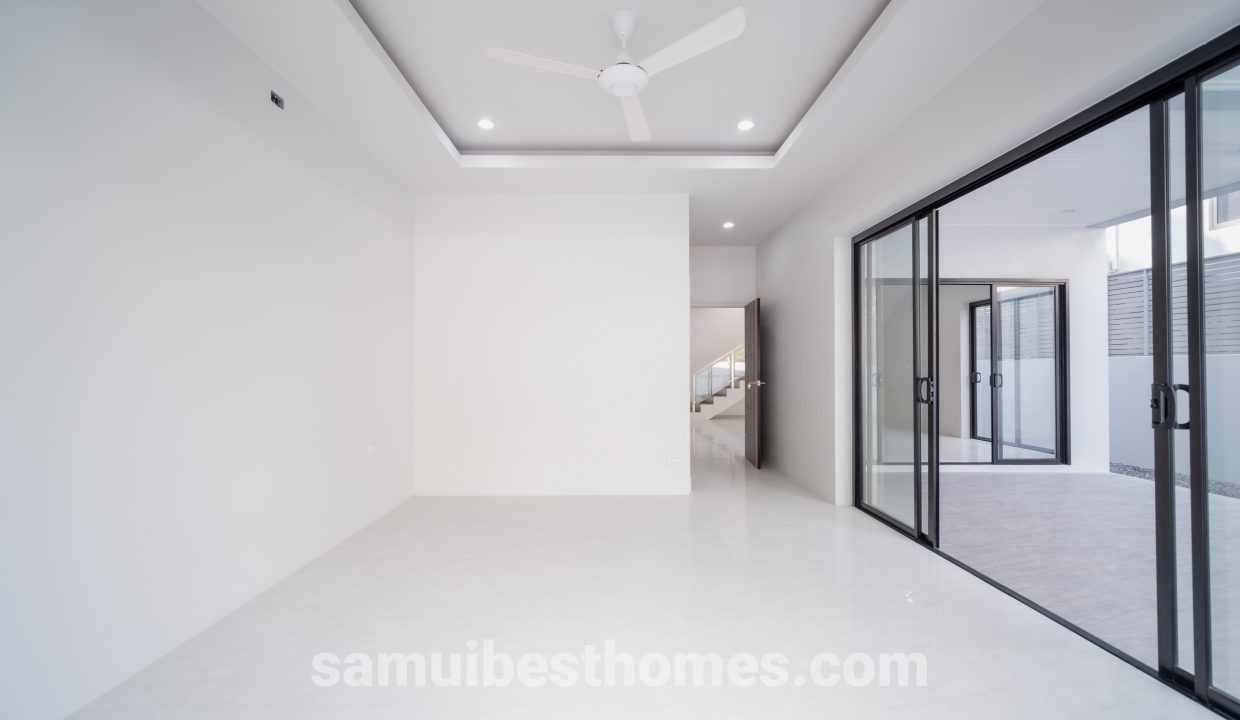 Downstairs Bedroom - 2