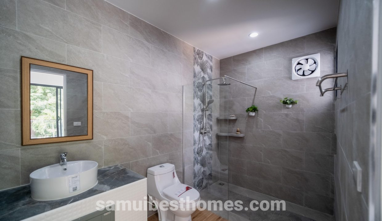 Palm Bathroom - 1